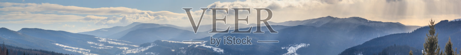 冬季景观，全景，横幅顶视图的雪山山谷照片摄影图片