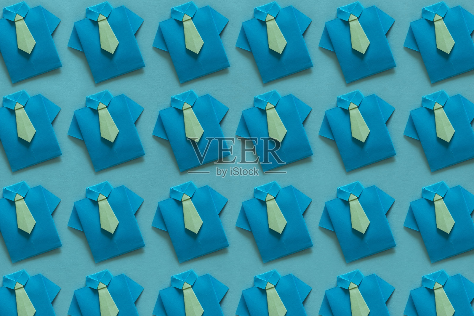 蓝色衬衫和绿色折纸领带图案照片摄影图片