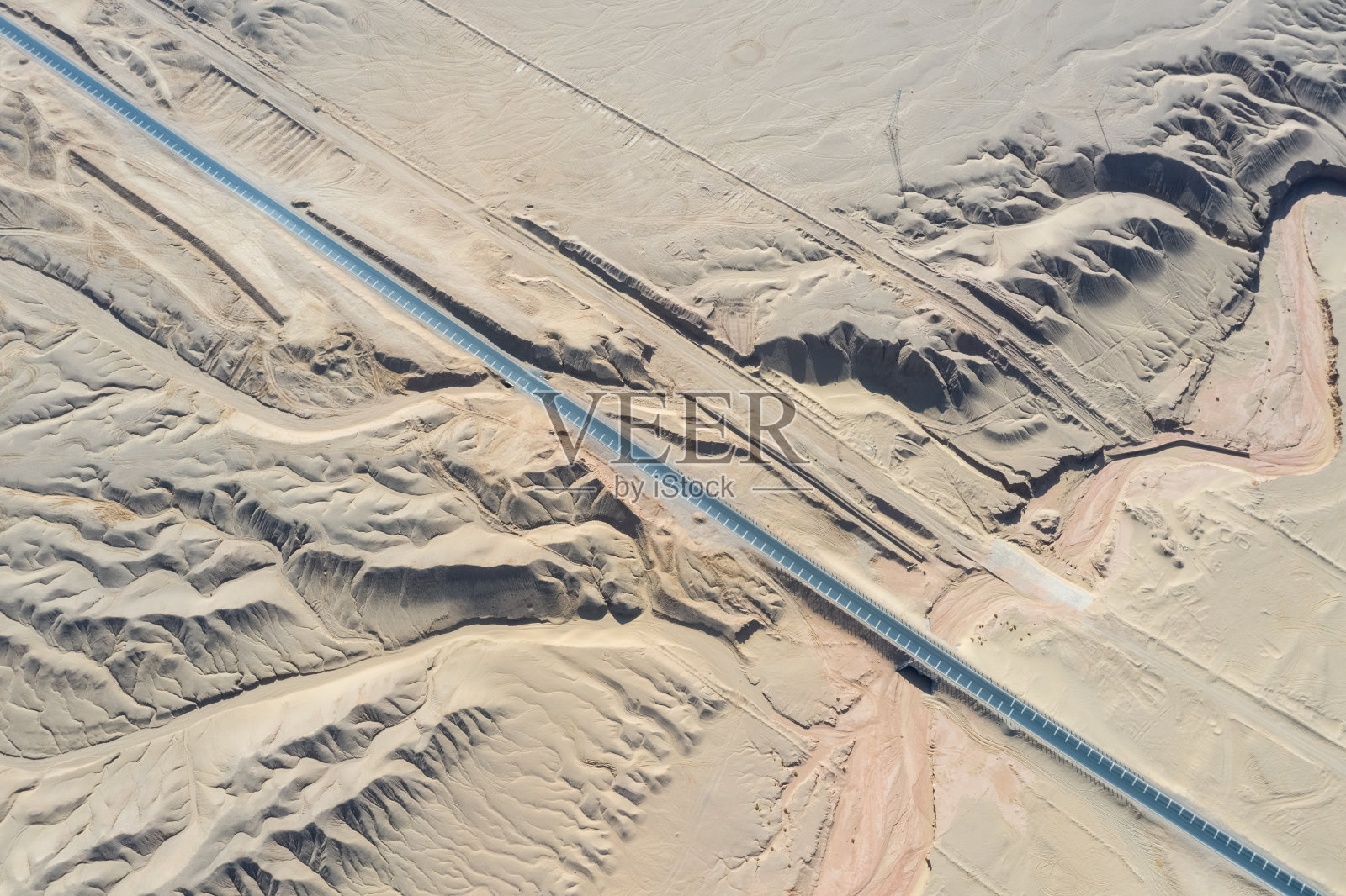 风蚀地形道路鸟瞰图照片摄影图片