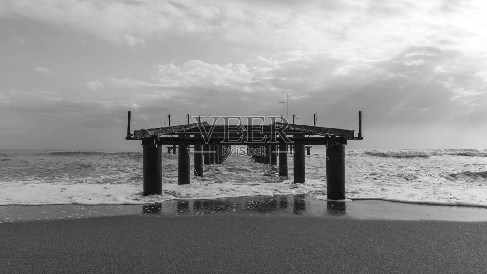 戏剧性的海滩场景照片摄影图片