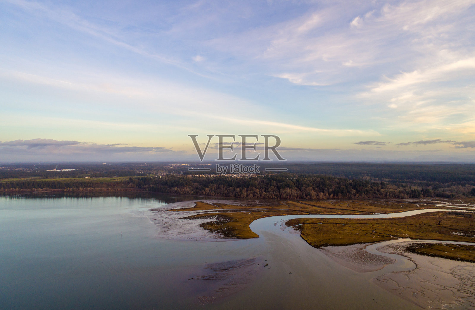 在日落时到达照片摄影图片