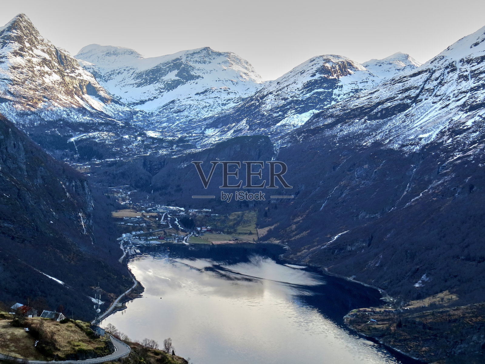 从著名的挪威峡湾看到的美丽景色照片摄影图片