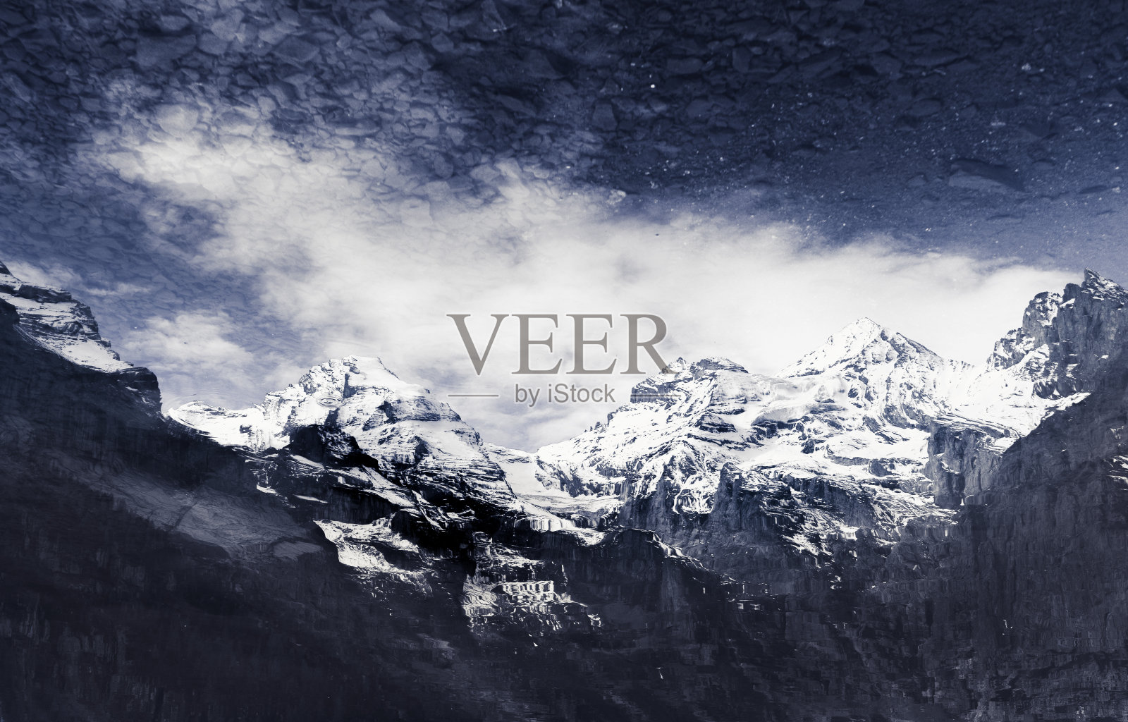 雨后的阿尔卑斯山照片摄影图片