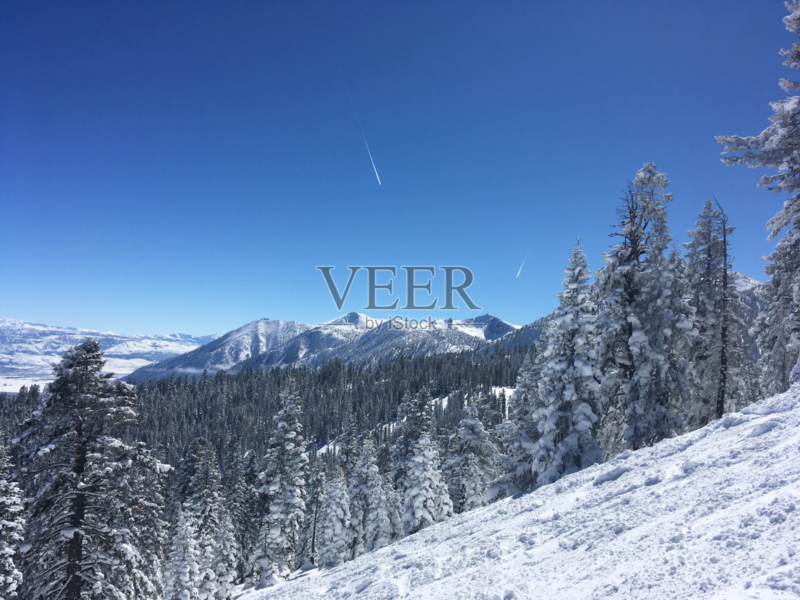 滑雪胜地的观点照片摄影图片