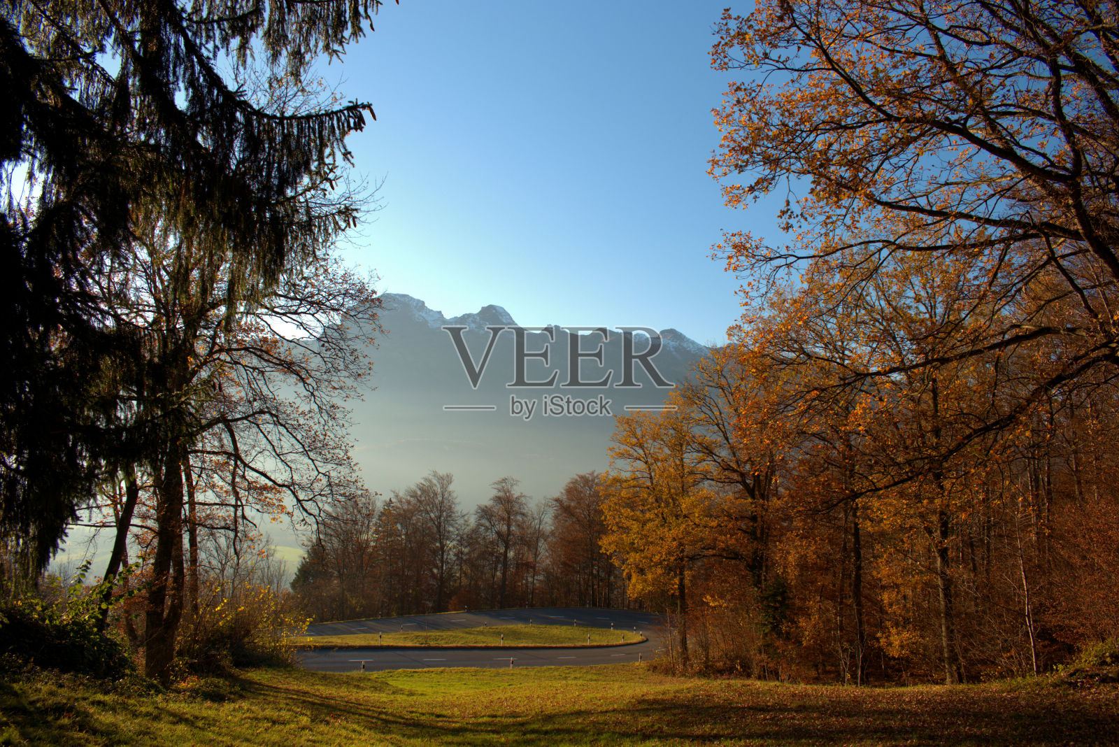 2020年11月18日，列支敦士登特里森贝格的秋天心情照片摄影图片