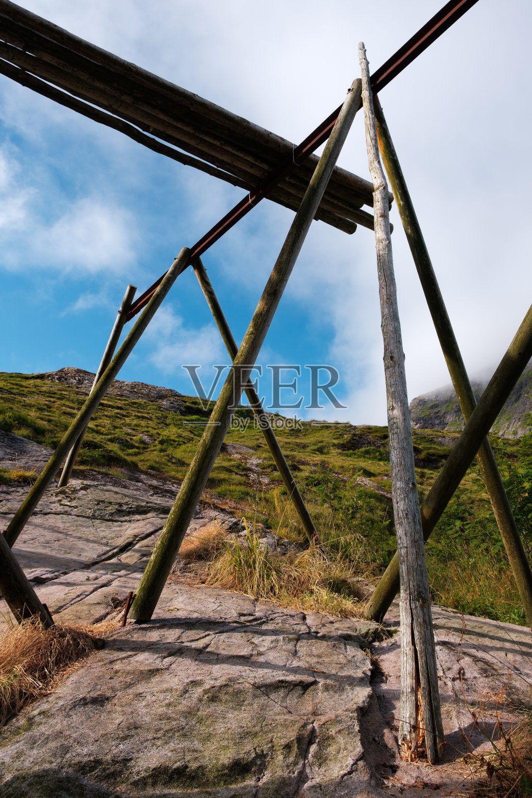 挪威罗浮敦群岛的鱼烘干机。假期旅游的概念照片摄影图片