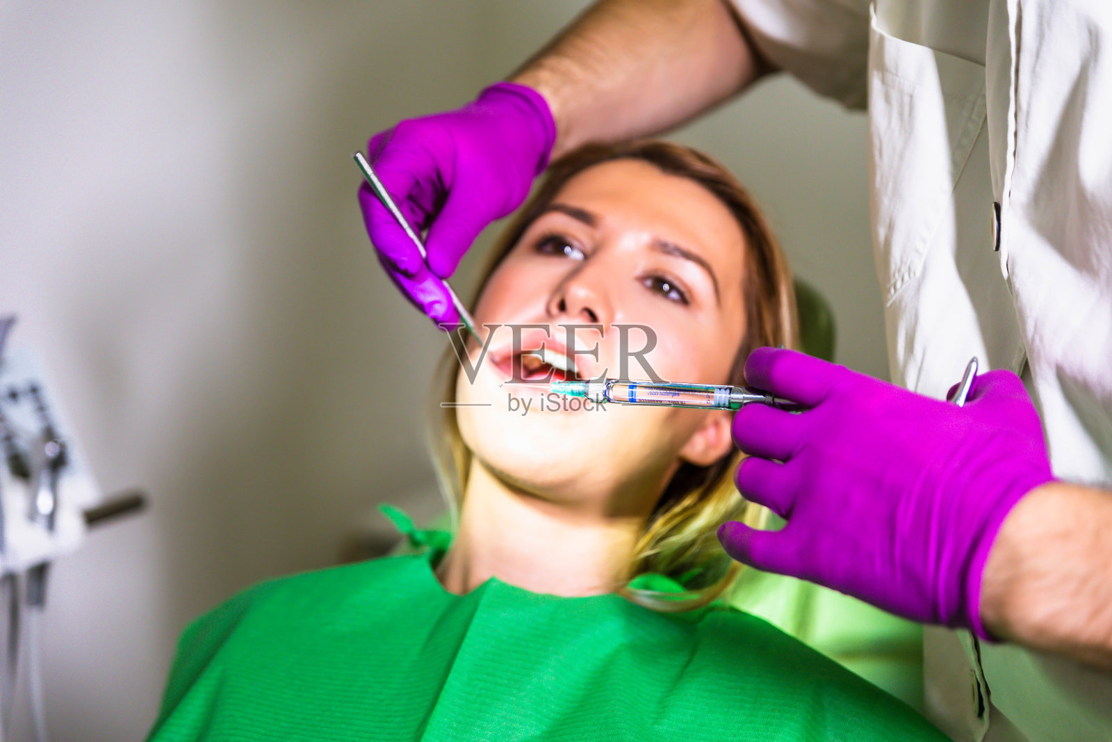 牙医修复牙齿照片摄影图片