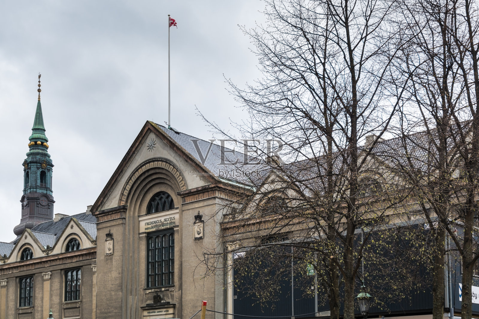 丹麦哥本哈根公立研究型大学哥本哈根大学主厅大楼。照片摄影图片