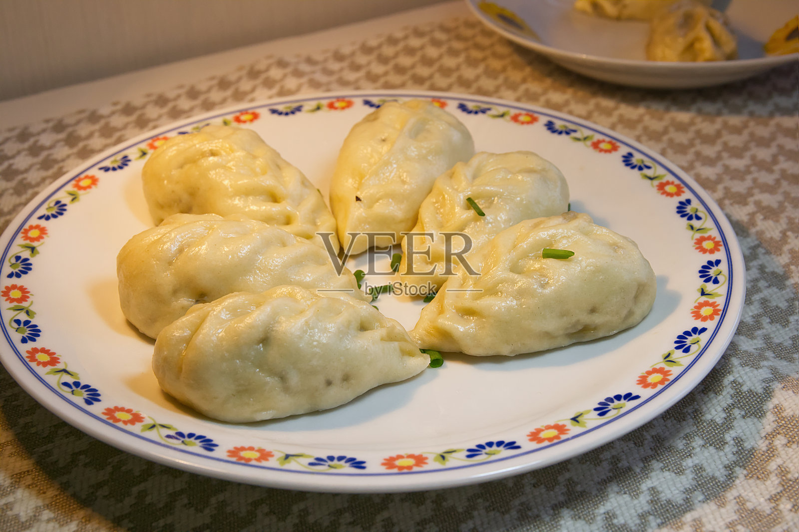 自制美食小吃，桌上有中国蒸肉包，亚洲小吃照片摄影图片