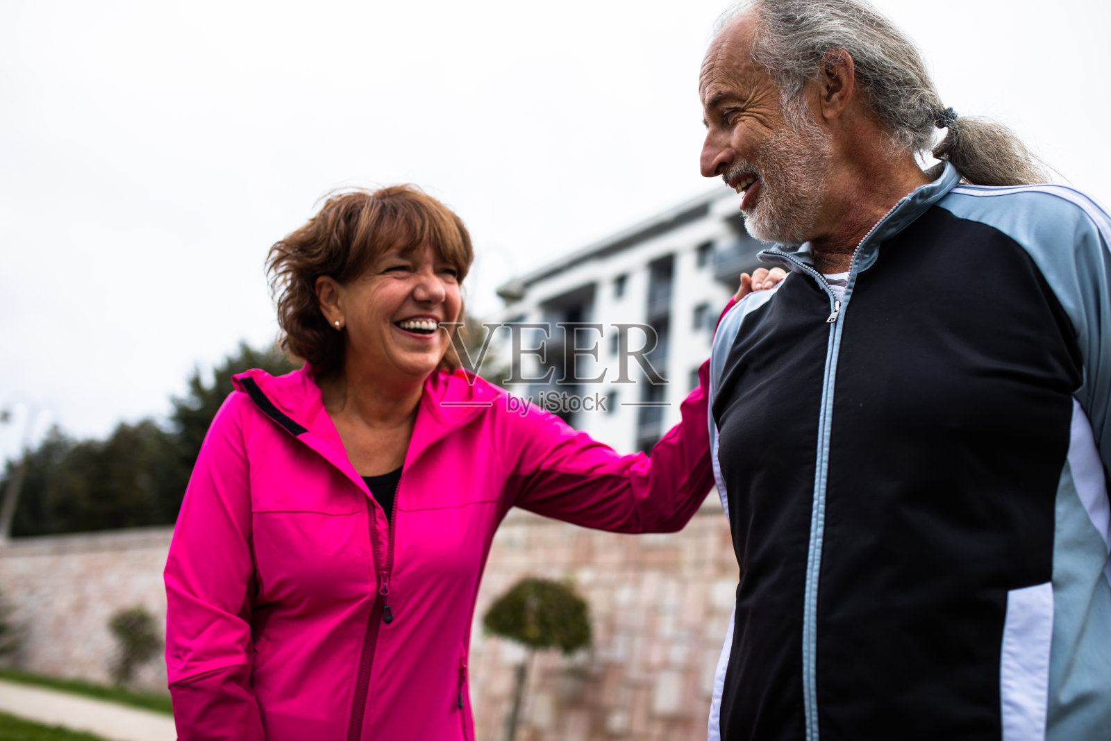 活跃的老年人照片摄影图片