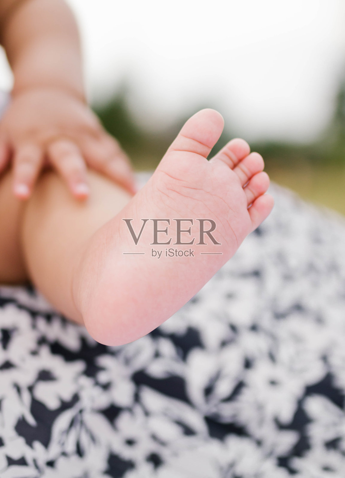 一个小婴儿的脚近了照片摄影图片