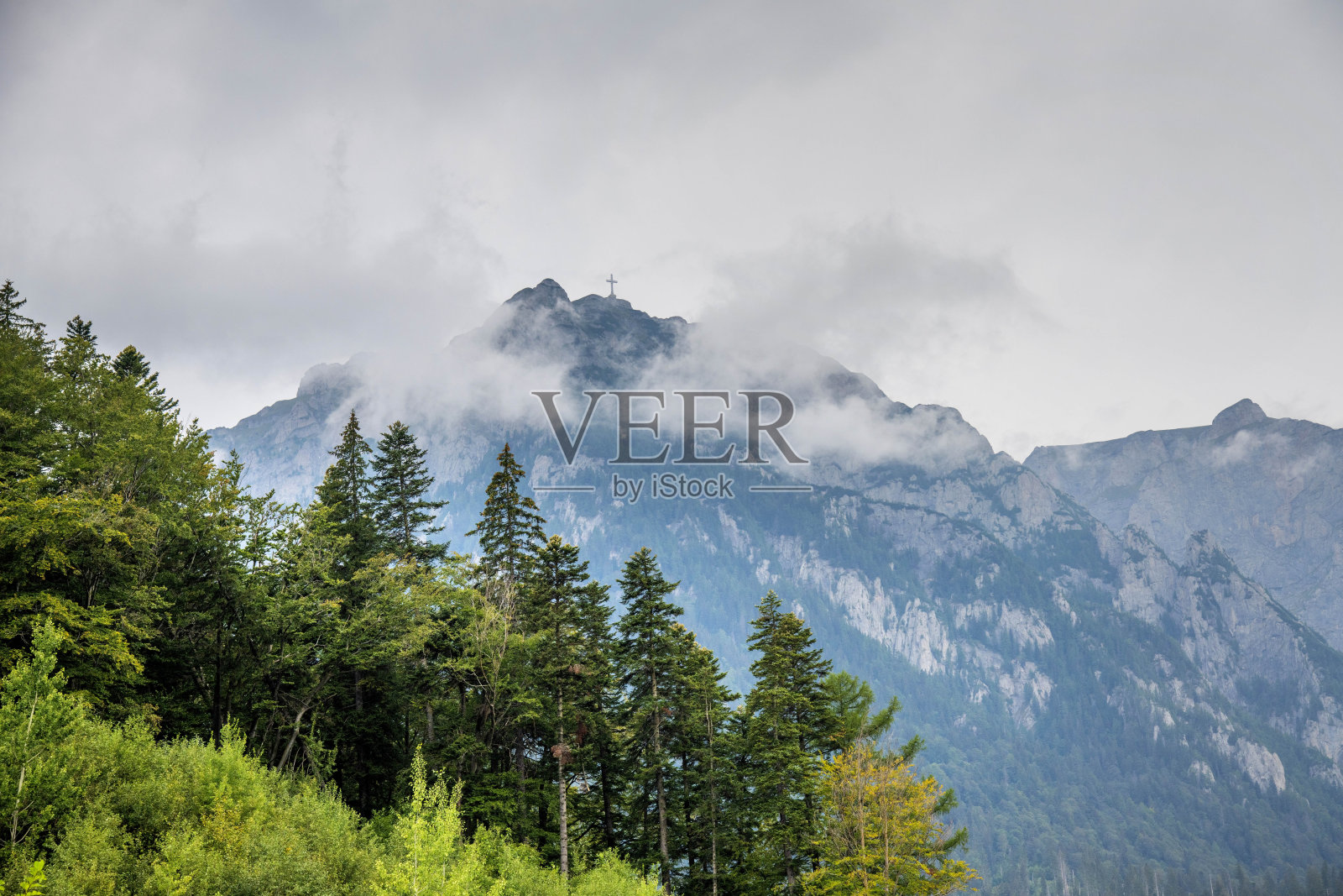 喀尔巴阡山脉，美丽的秋天照片摄影图片