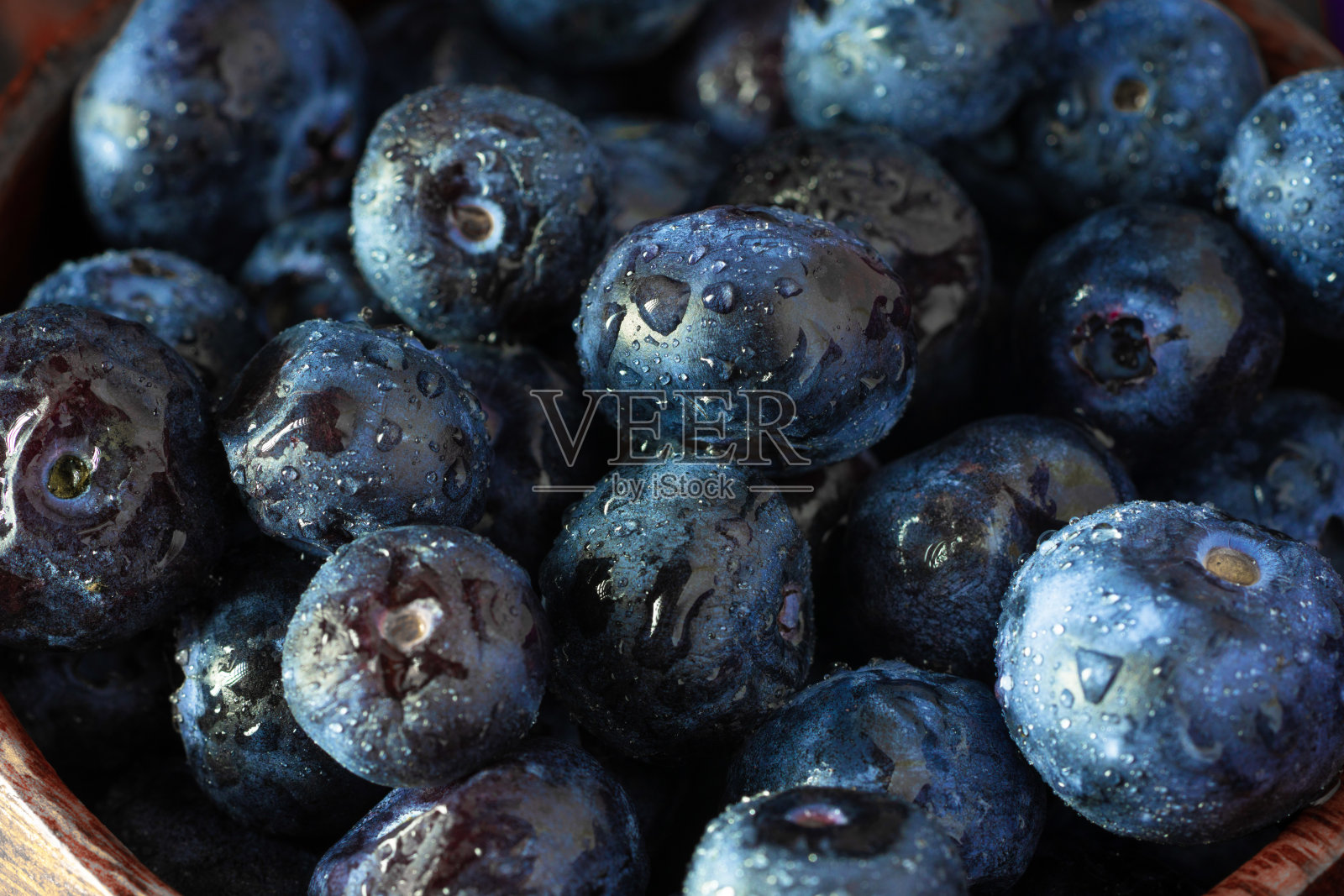 美味的蓝莓木碗照片摄影图片