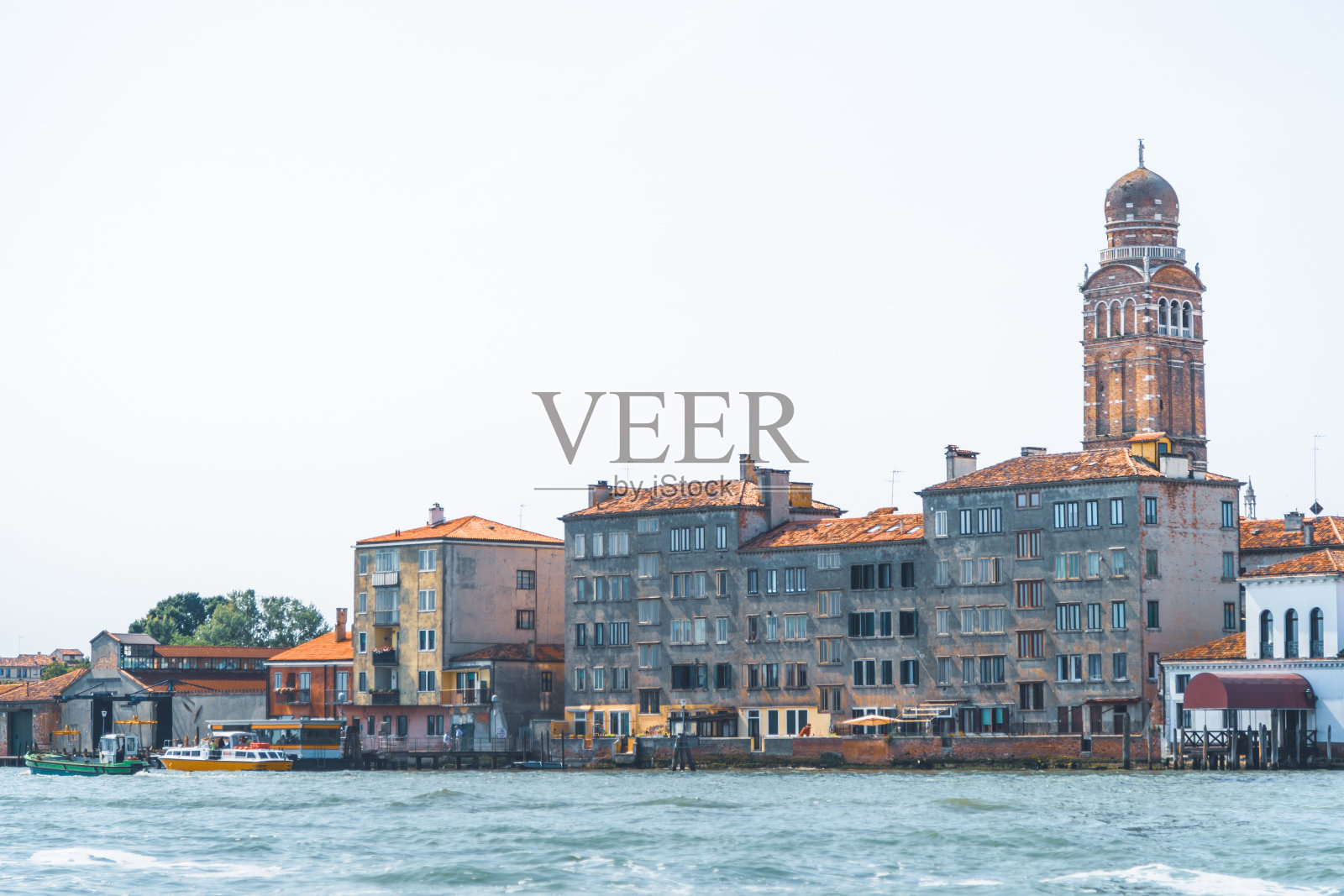 意大利威尼斯水上贡多拉上没有游客的空运河照片摄影图片