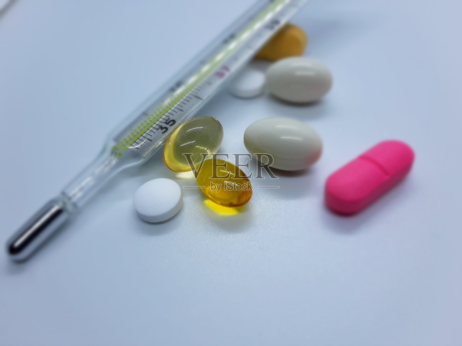 温度计和capsules3照片摄影图片