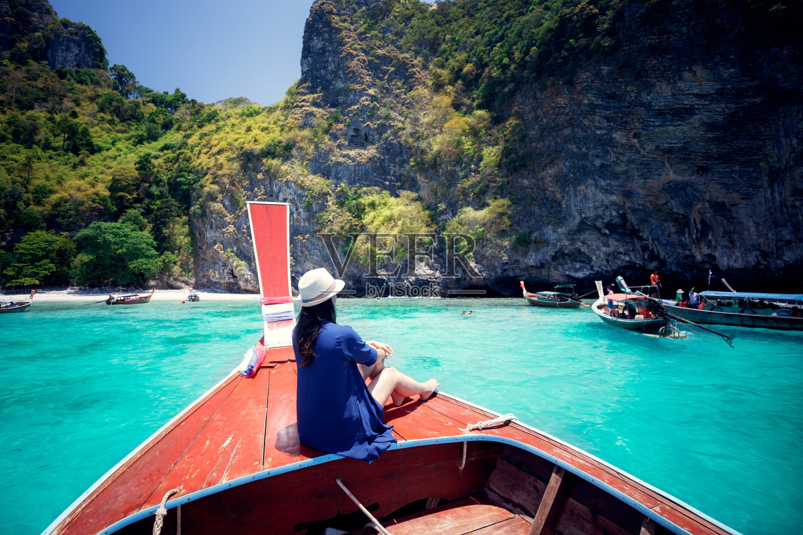 乘坐船照片摄影图片