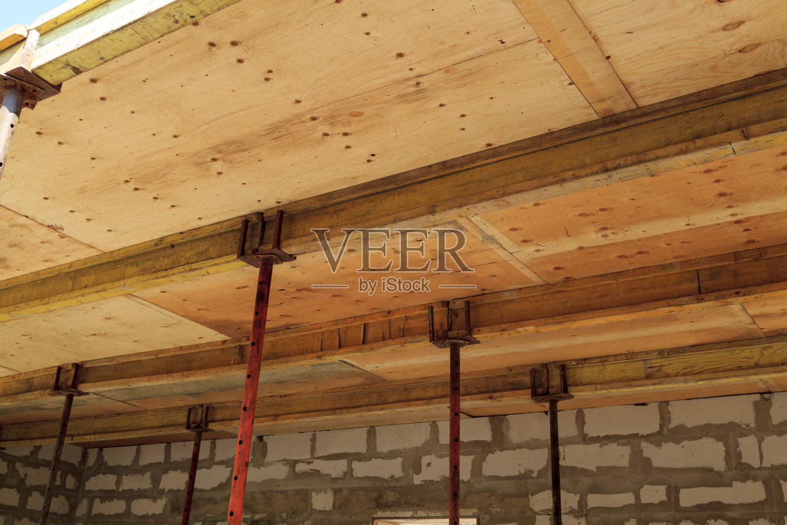 视图与金属支架的木制模板，这将是fi照片摄影图片