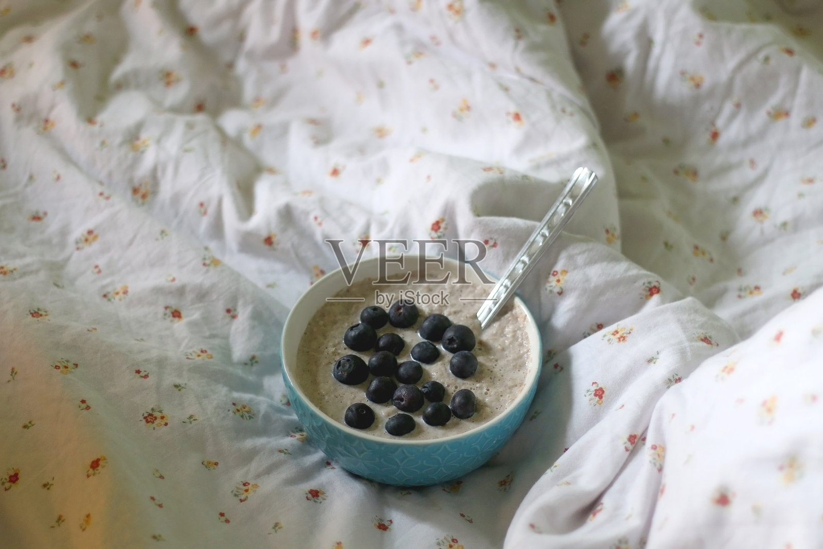 早餐在床上照片摄影图片