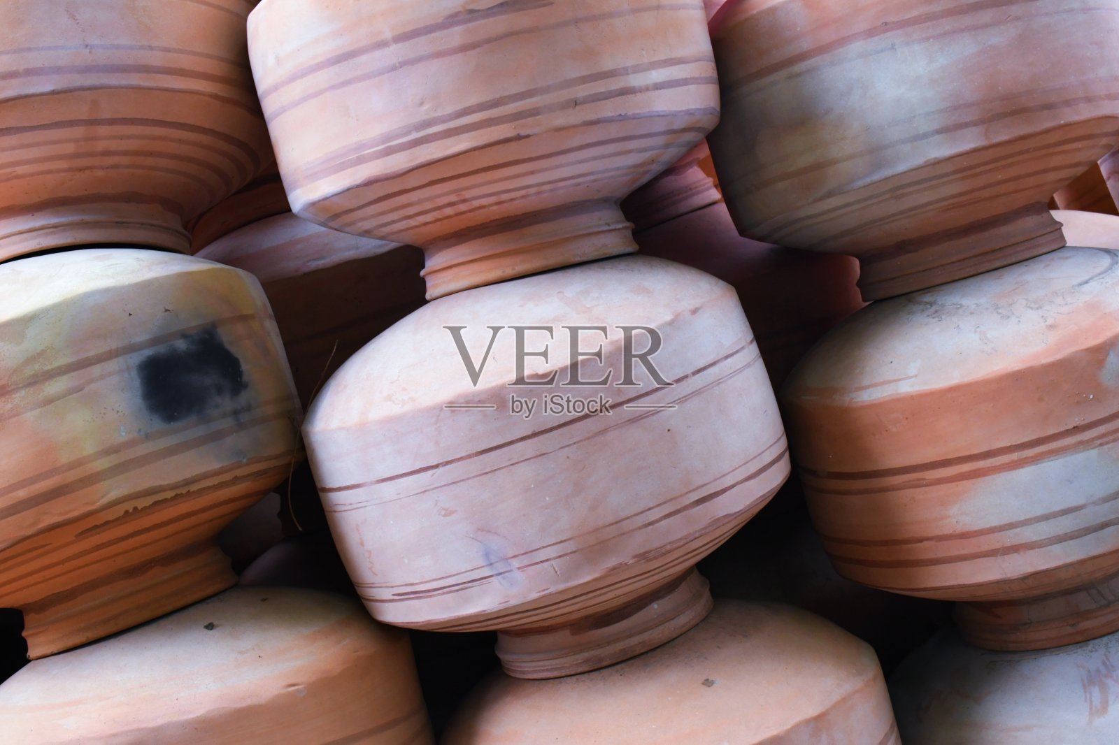 由泥土制成的陶罐也被称为Matka。陶罐从古代就开始使用，可以在印度次大陆找到。照片摄影图片