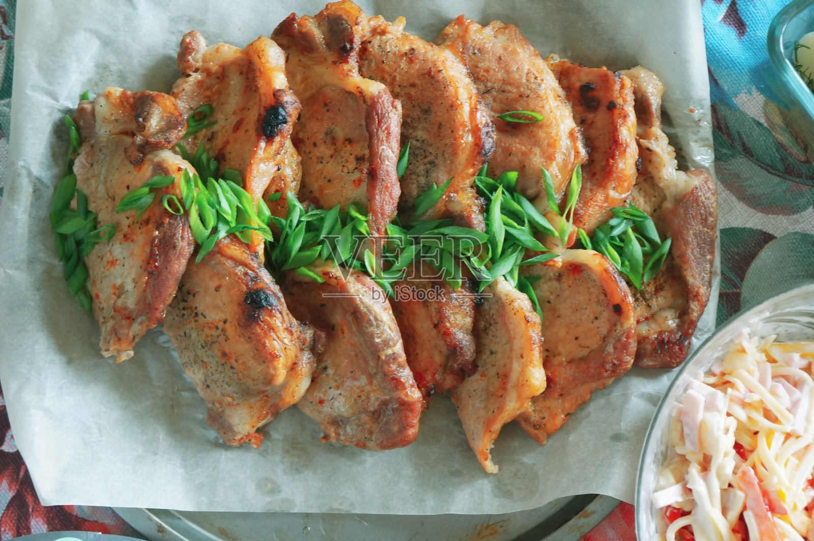 烤猪排照片摄影图片