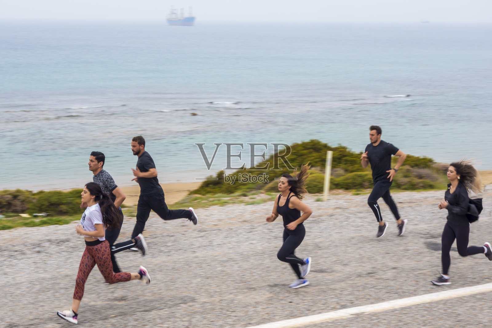 朋友们一起健身锻炼户外生活积极健康照片摄影图片