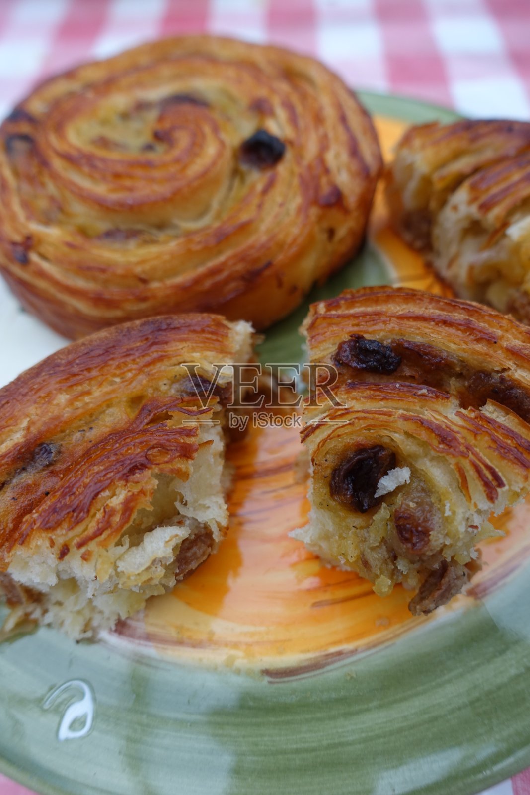 葡萄干面包法国美食照片摄影图片