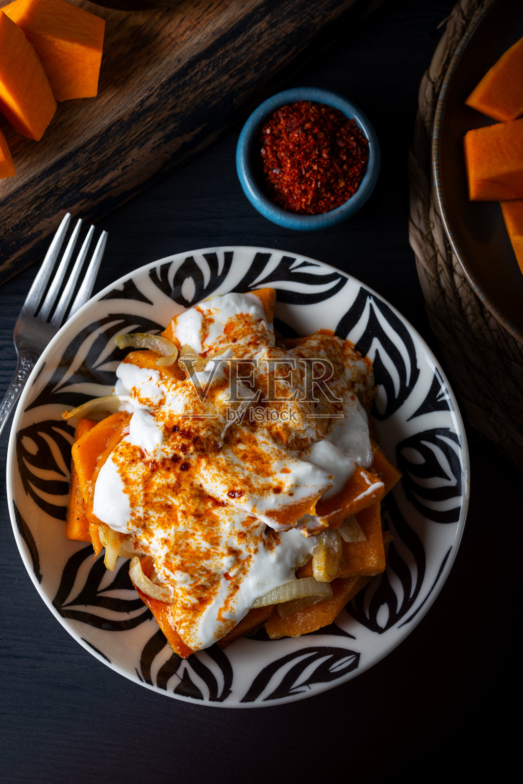 传统的爱琴海美食Sinkonta是用南瓜做的。照片摄影图片