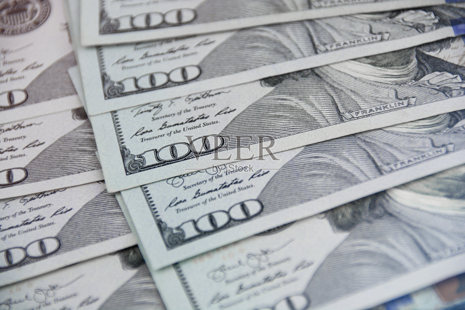 一堆美元作为金融概念背景照片摄影图片