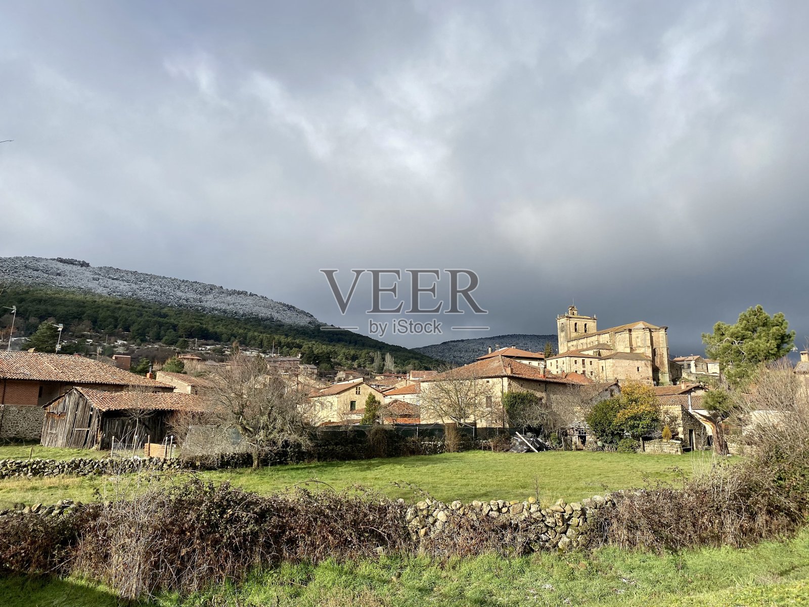 比努埃萨，卡斯蒂利亚莱昂照片摄影图片