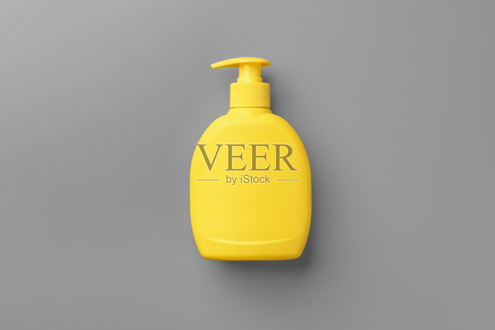 黄色化妆品容器上的灰色背景俯视图照片摄影图片