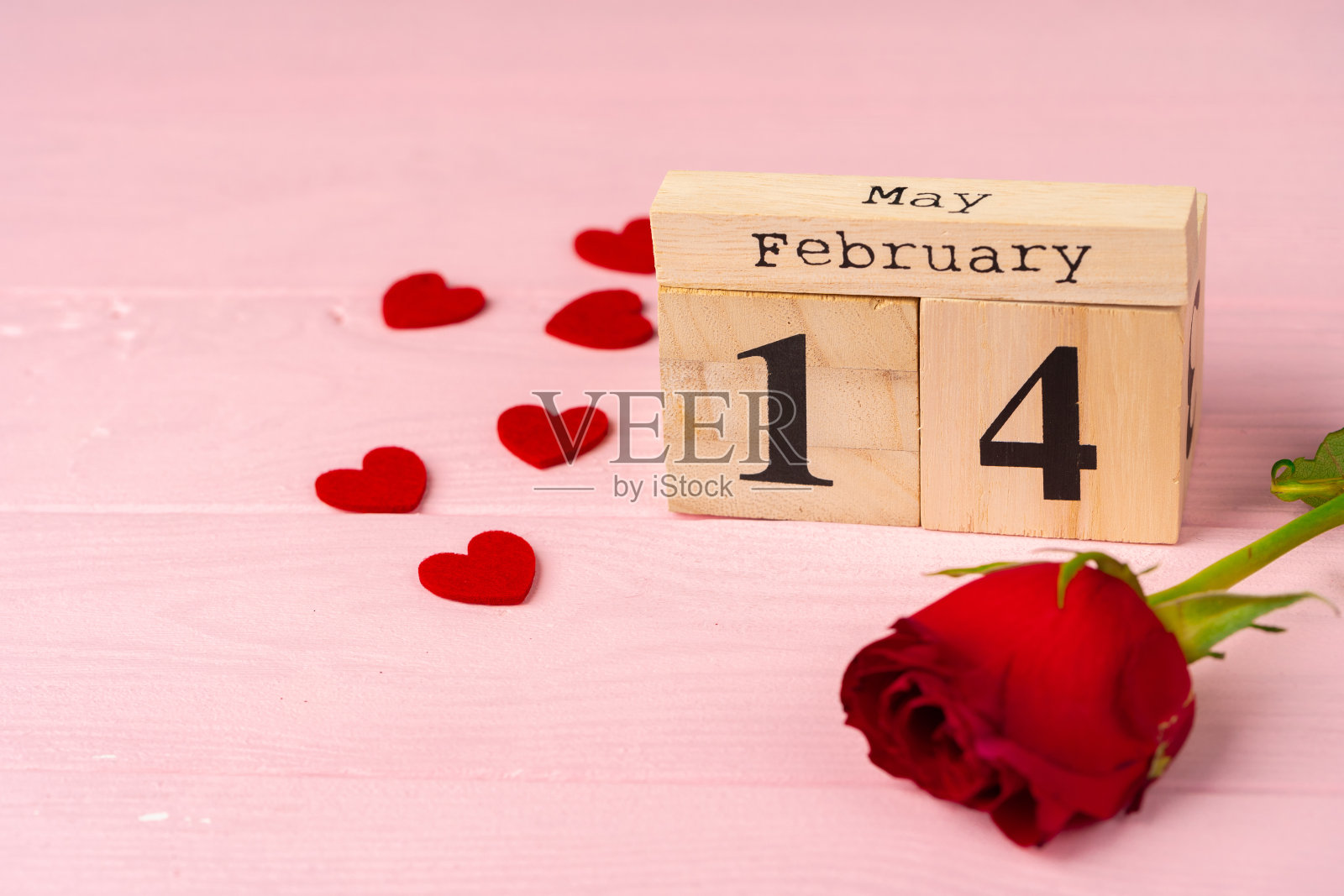 木制日历，日期为2月14日照片摄影图片