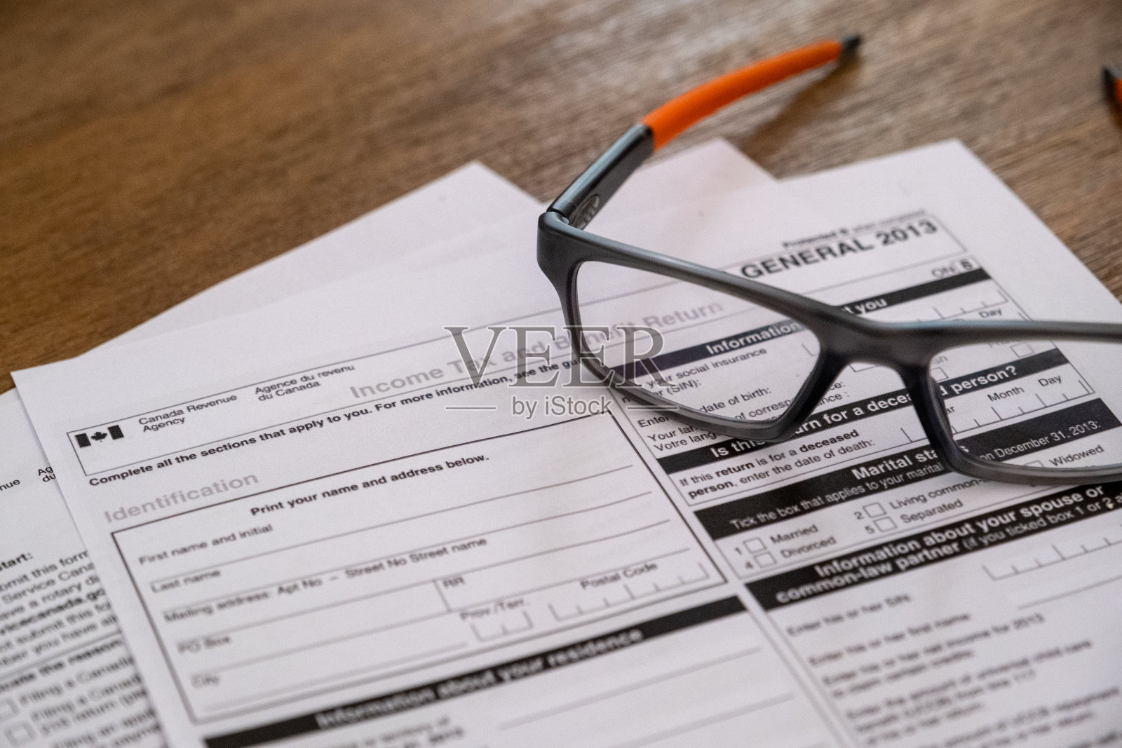 加拿大报税表照片摄影图片