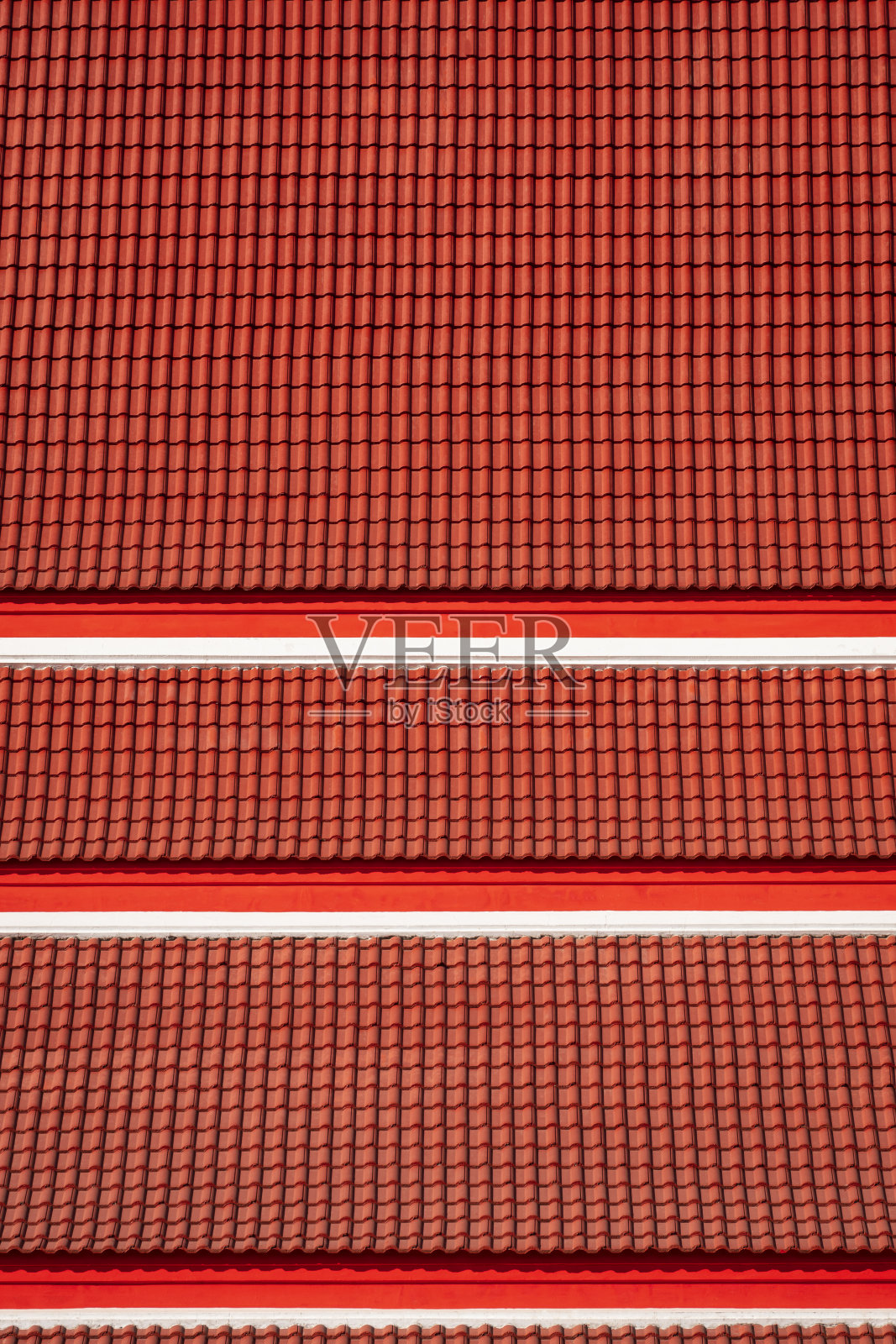 坡角视角的红泰寺瓦屋顶在不同的水平和垂直框架照片摄影图片