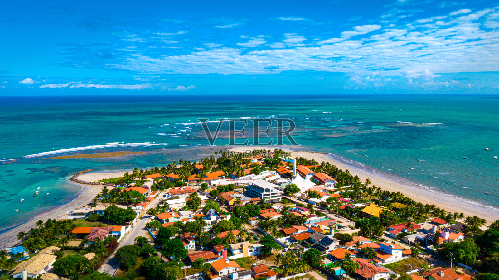 巴西东北部萨拉姆诺海滩，清澈温暖的海水照片摄影图片