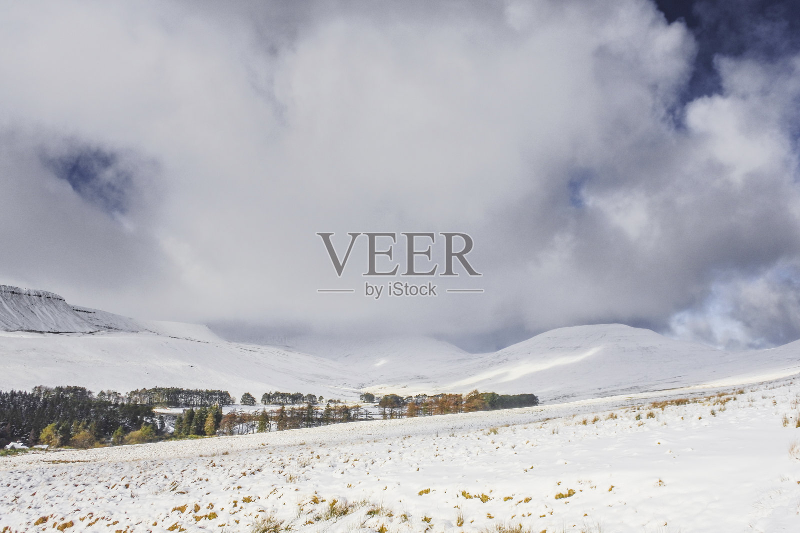 英国威尔士布雷肯灯塔冬季降雪照片摄影图片