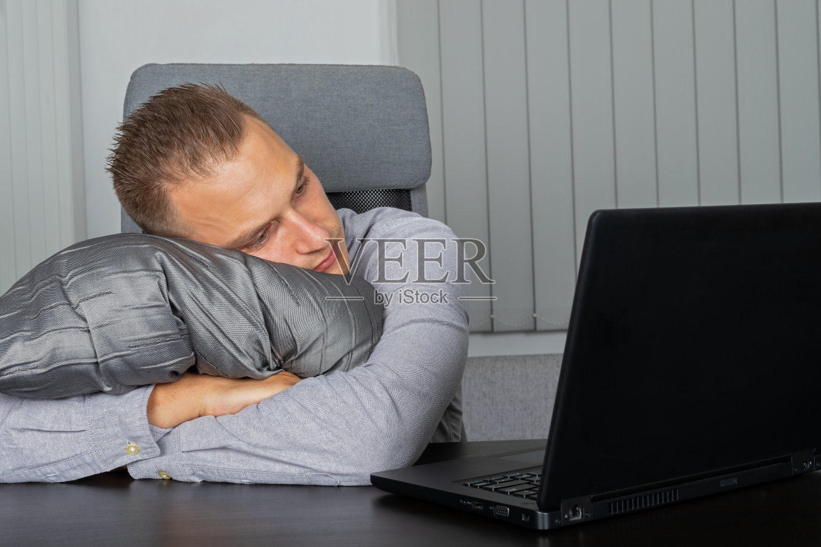 紧张的办公室工作照片摄影图片