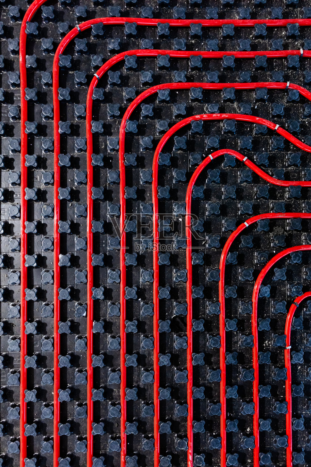 地暖安装、管道及管道。室内建筑照片摄影图片