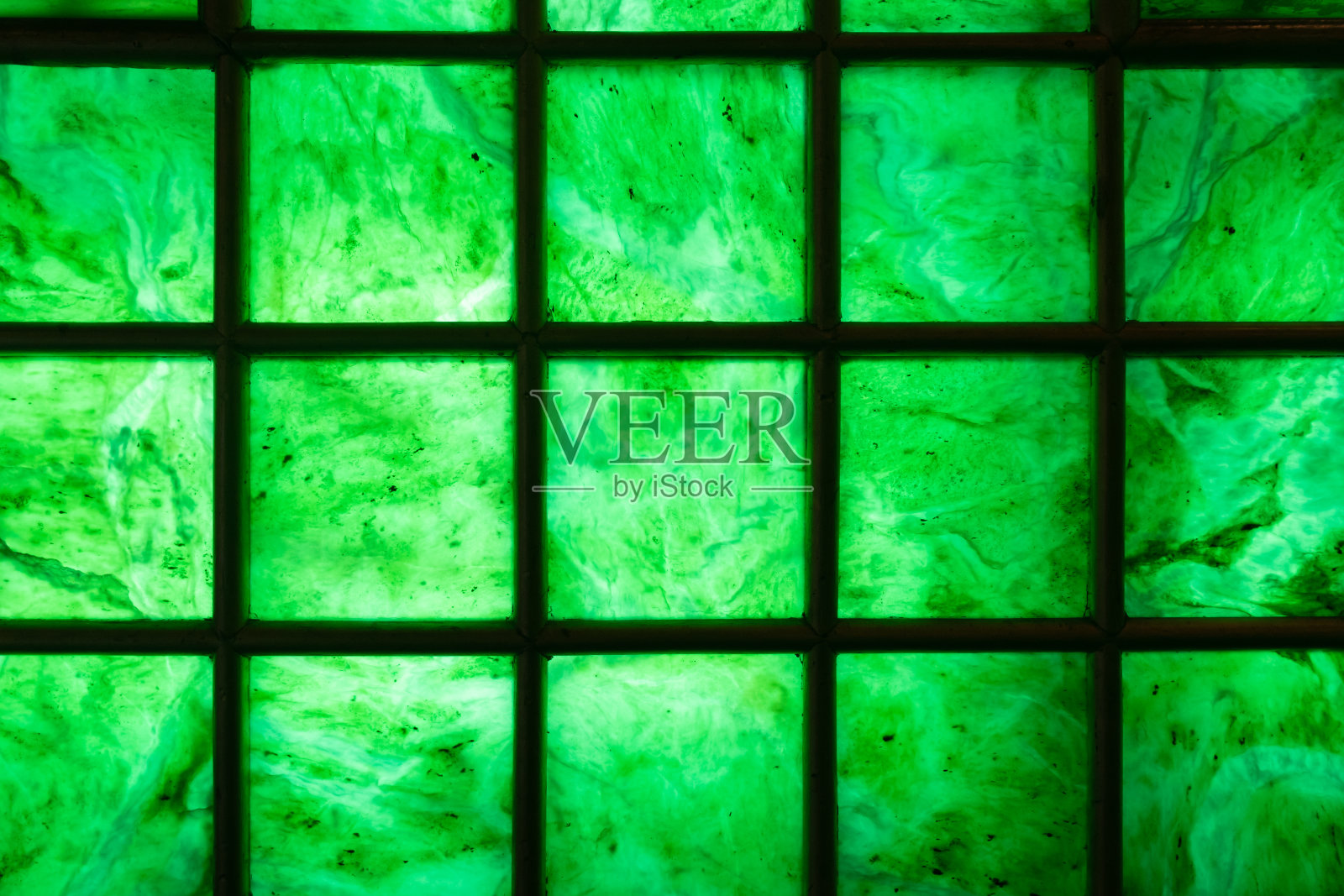 近距离观看玉石墙与钢格栅背景或纹理照片摄影图片