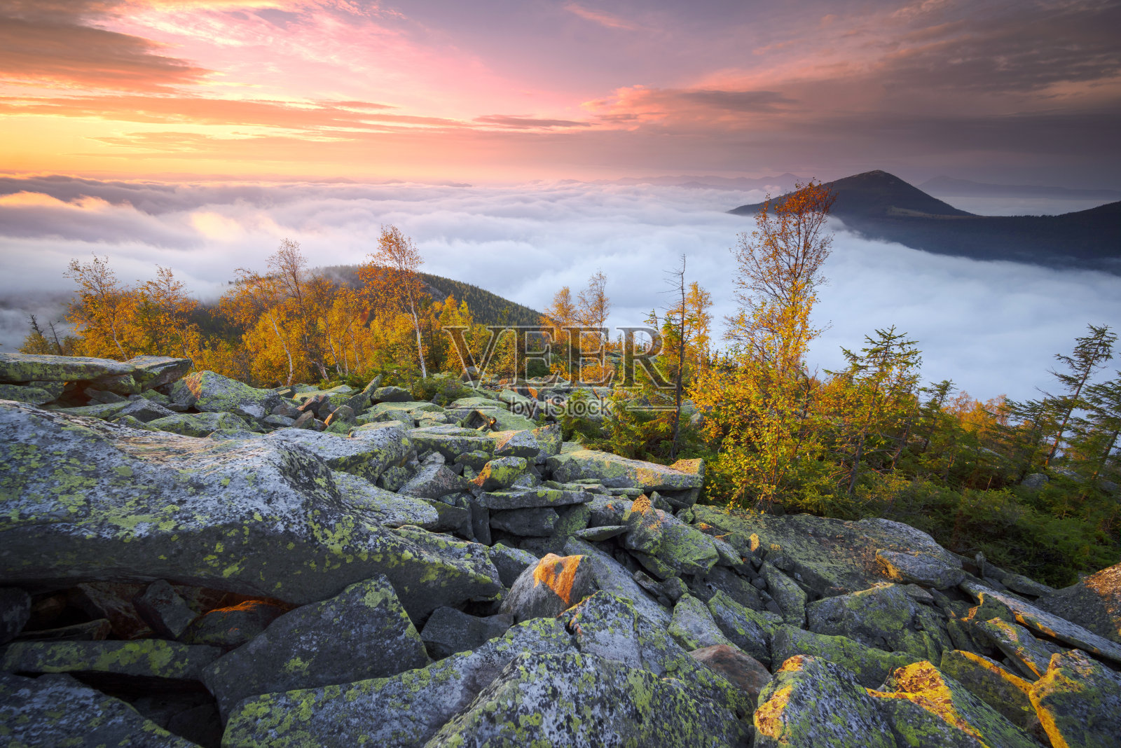 早上在亚沃尼克山顶照片摄影图片