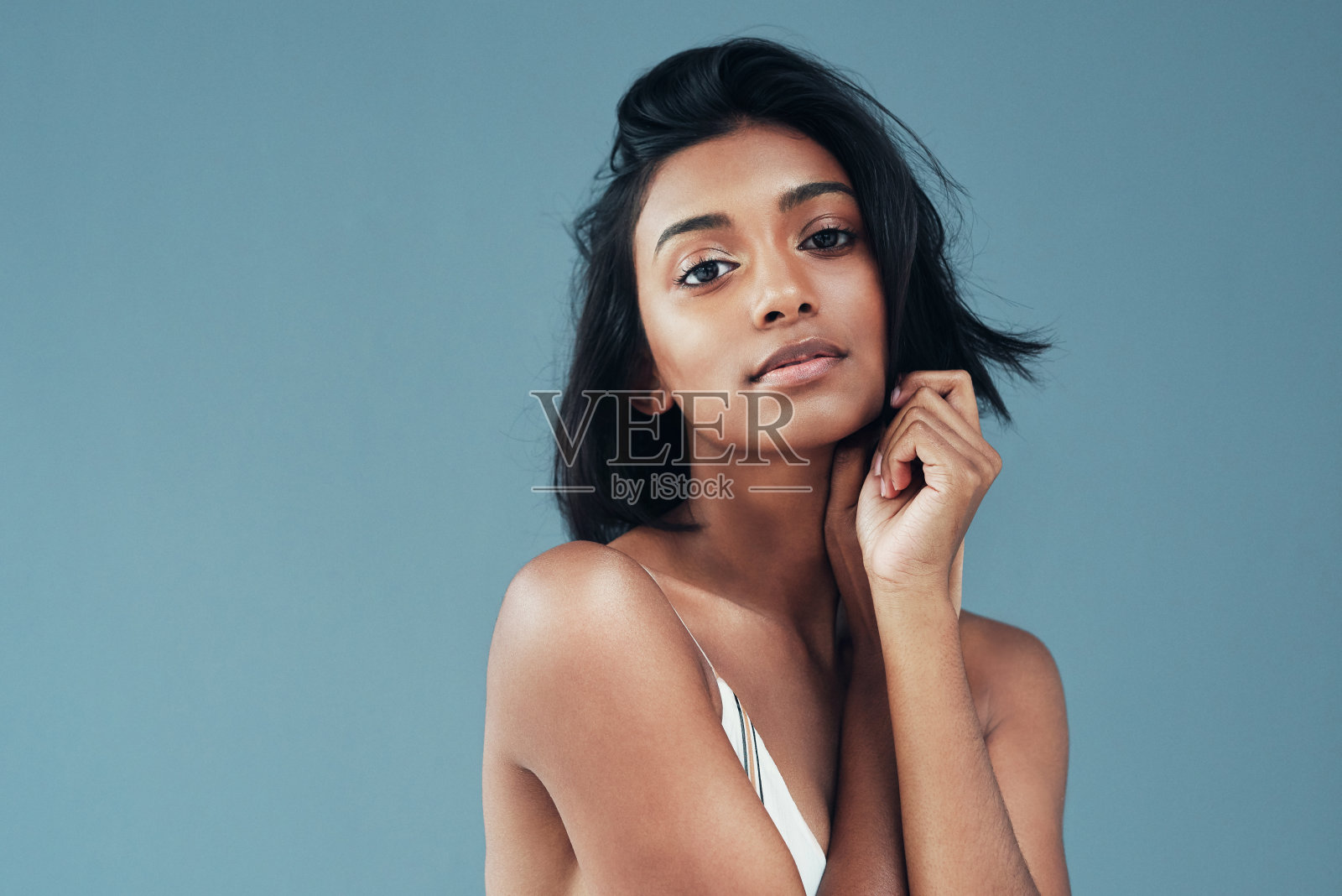 她的美丽引人注目照片摄影图片