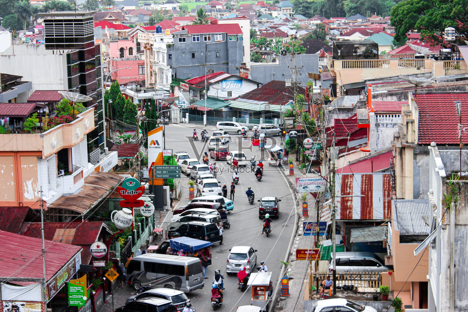 印度尼西亚武吉丁基市的道路状况照片摄影图片