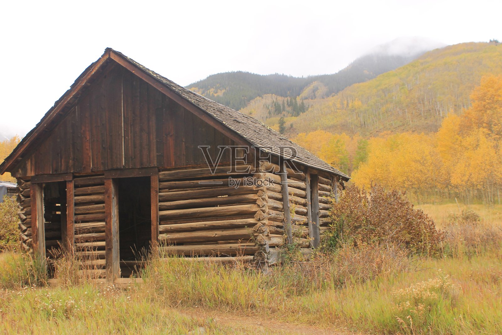 秋天的小屋照片摄影图片