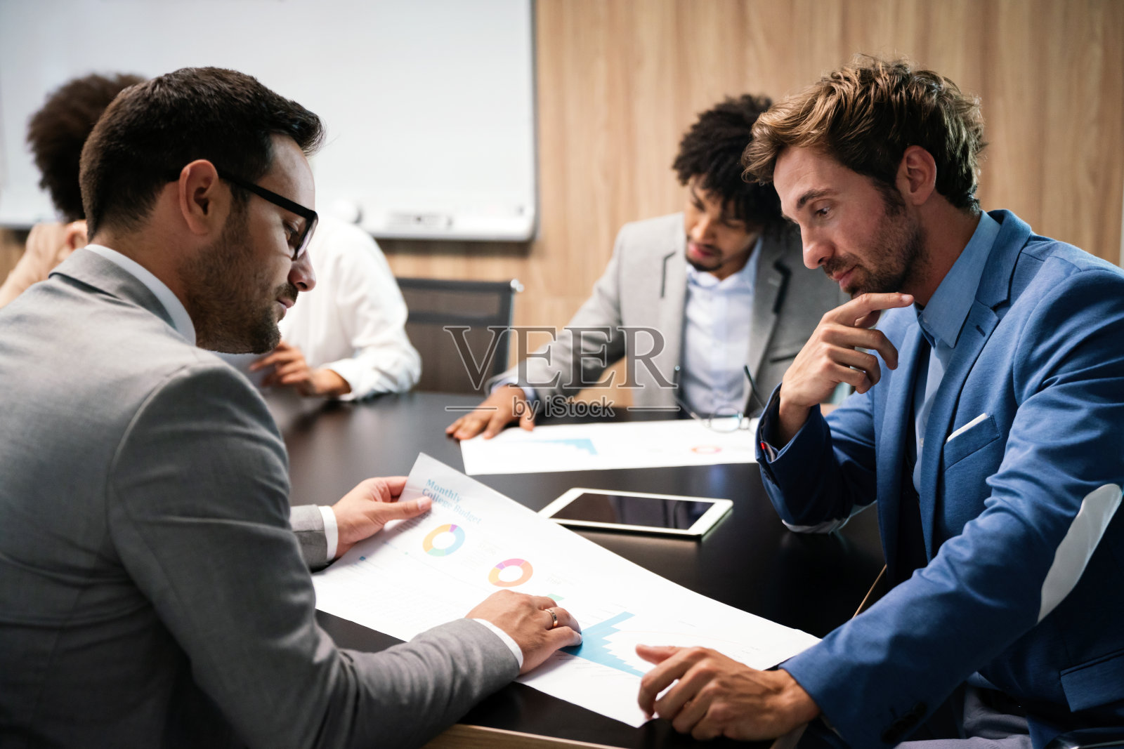 商务人士会议和会议在现代的办公室照片摄影图片