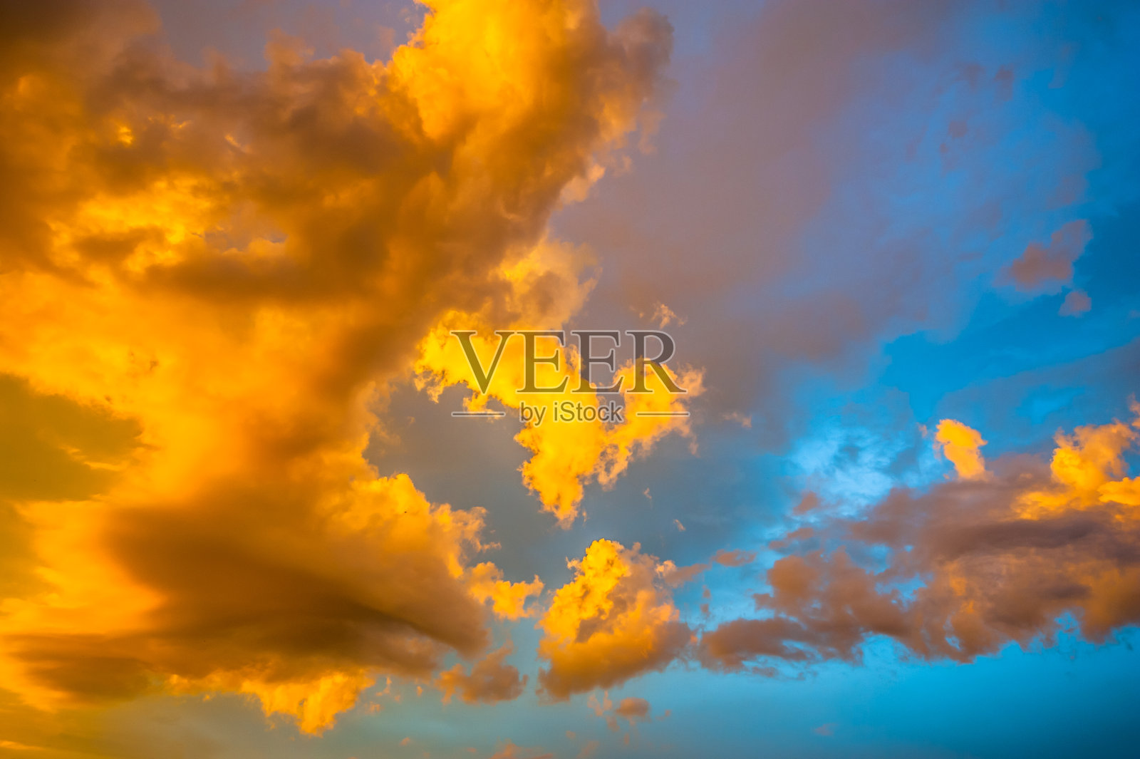 云在日落时分照片摄影图片