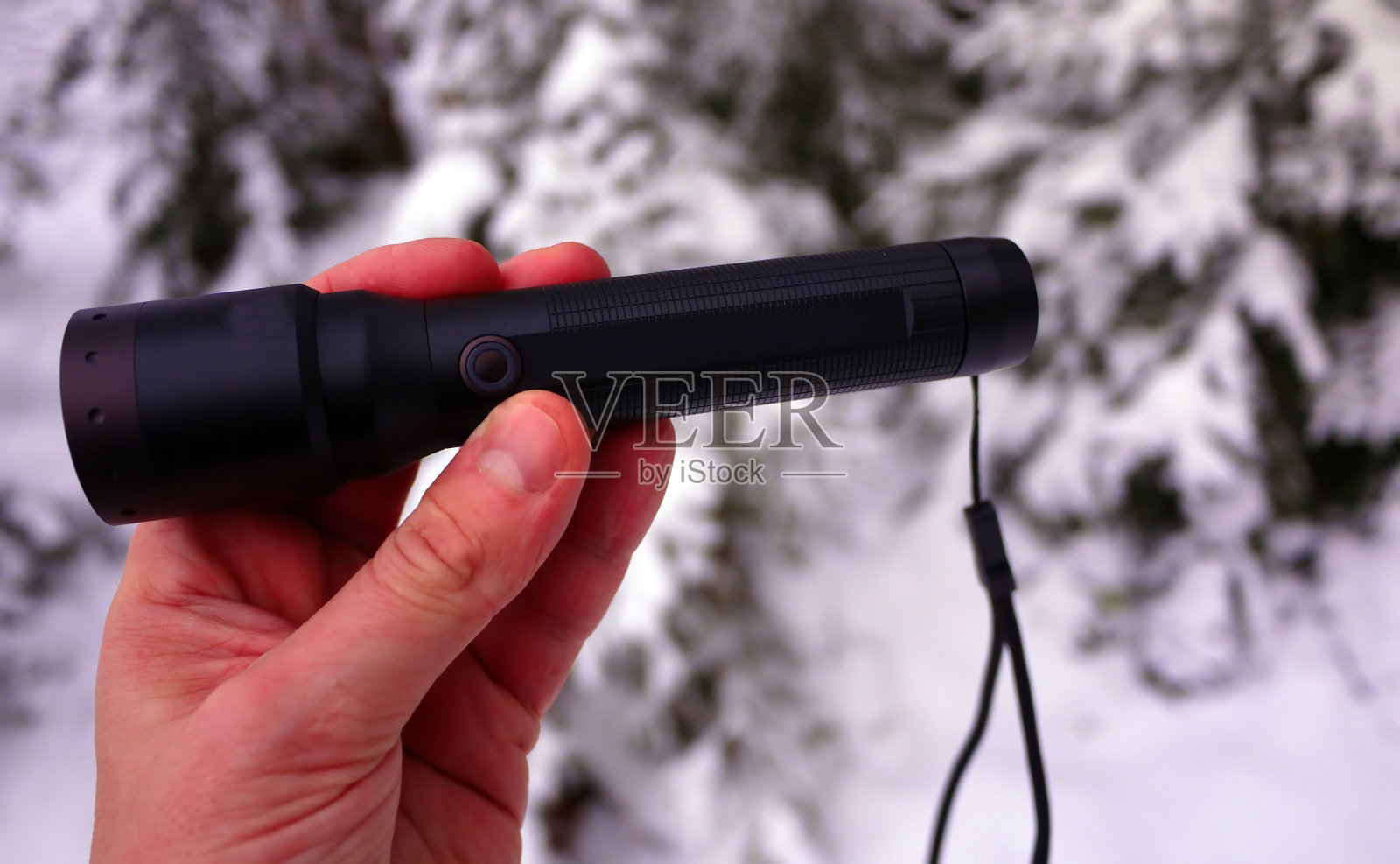 专业LED照明手电筒。照片摄影图片