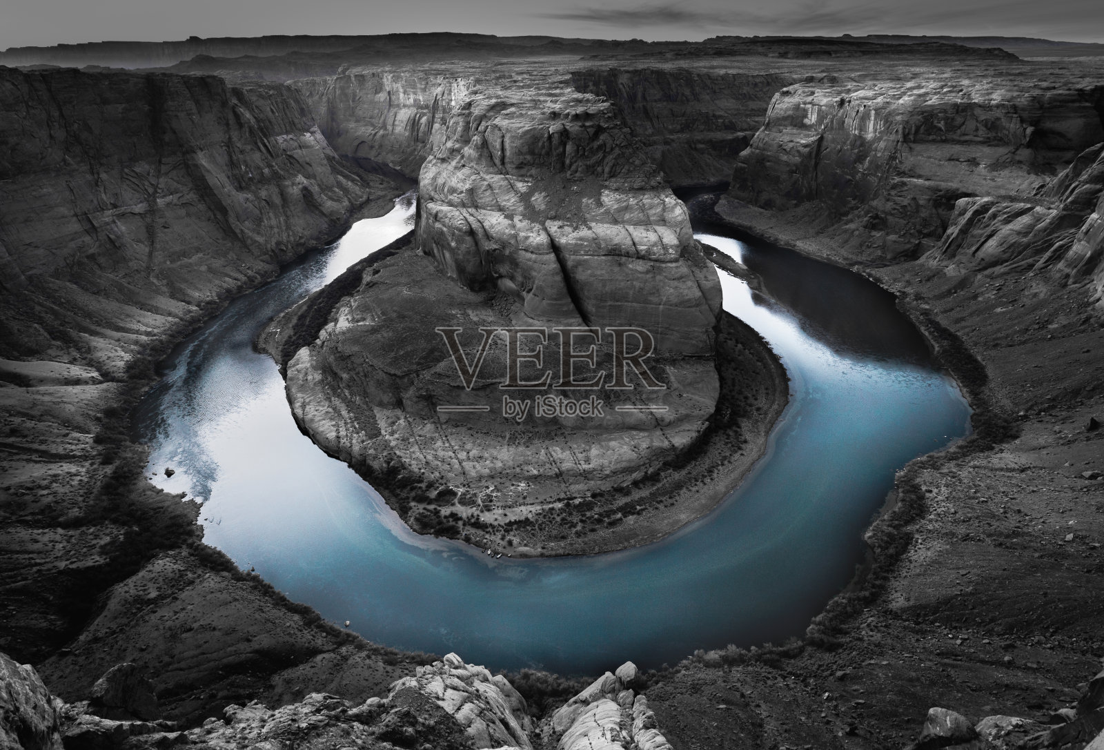美国亚利桑那州马蹄湾的黑暗景象照片摄影图片