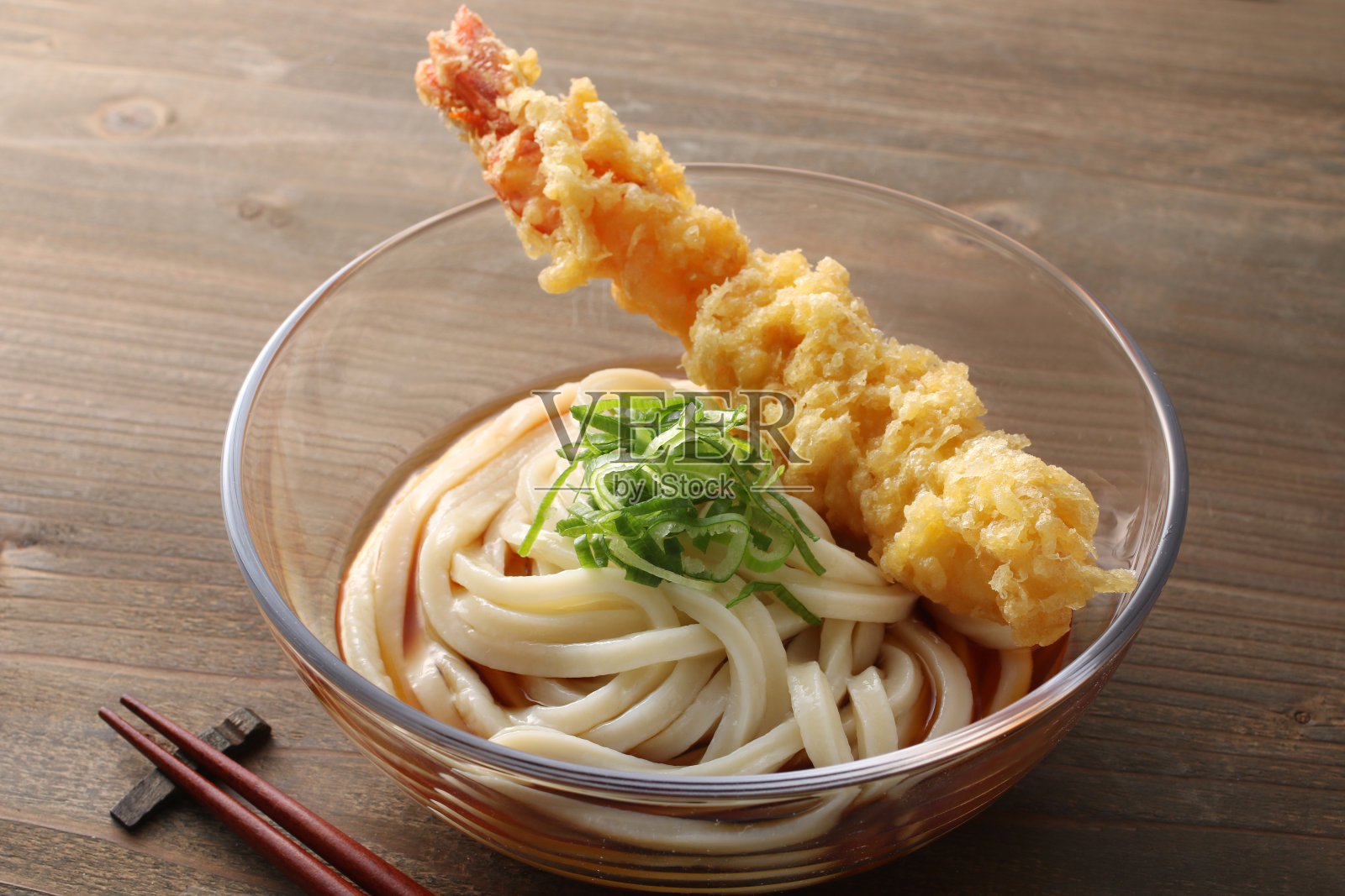 夏日风味的扎鲁乌冬配天妇罗照片摄影图片