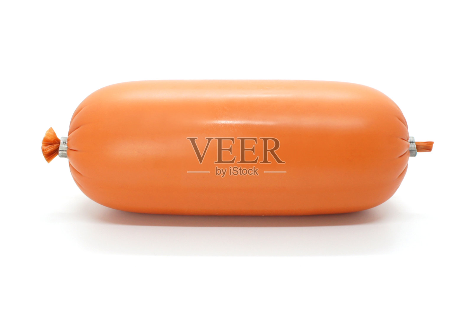 香肠，火腿或意大利腊肠包装隔离在白色背景。一个包。侧视图。照片摄影图片