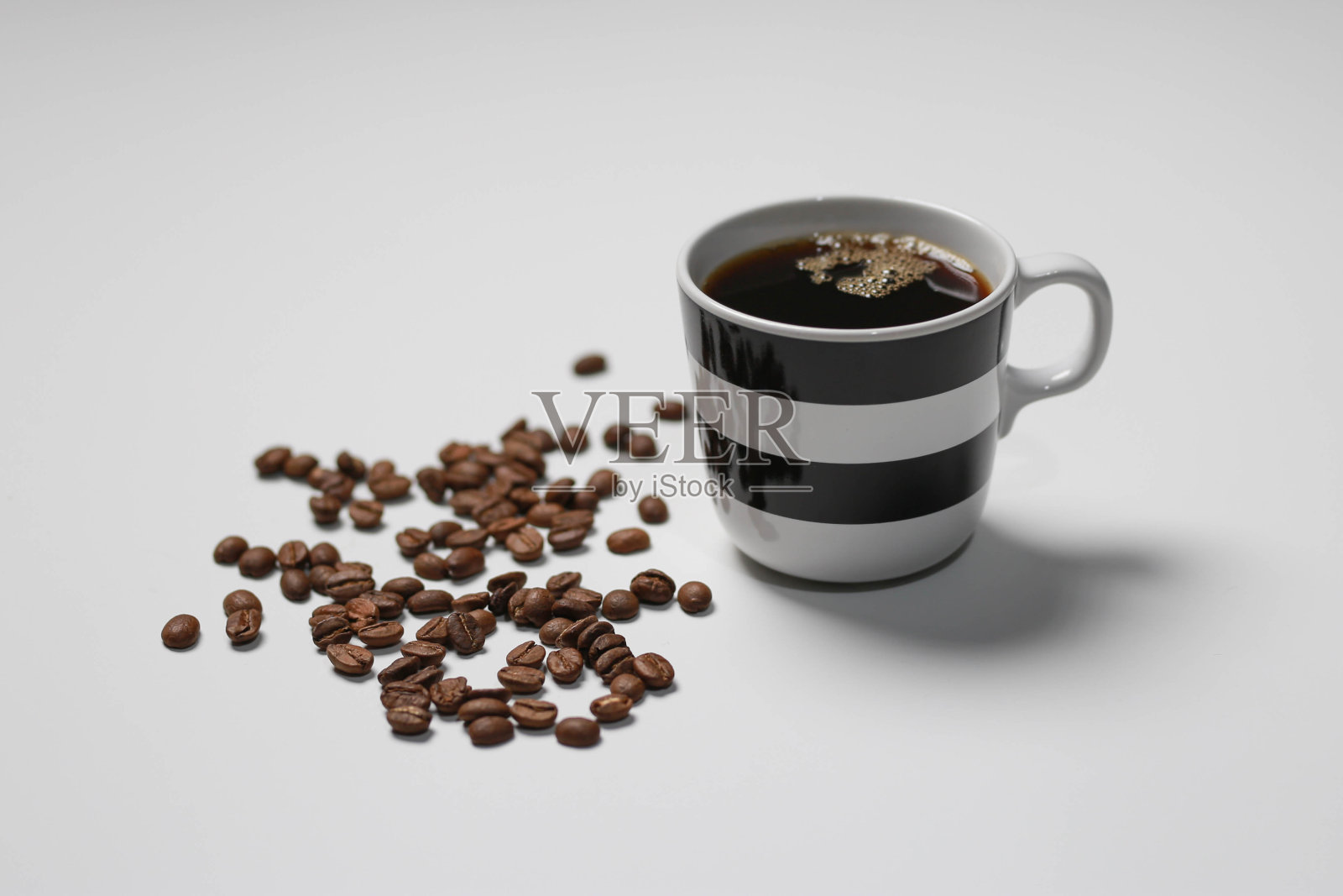 咖啡杯和咖啡豆照片摄影图片