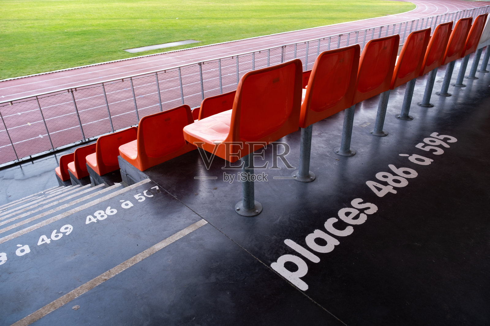 在体育场里照片摄影图片